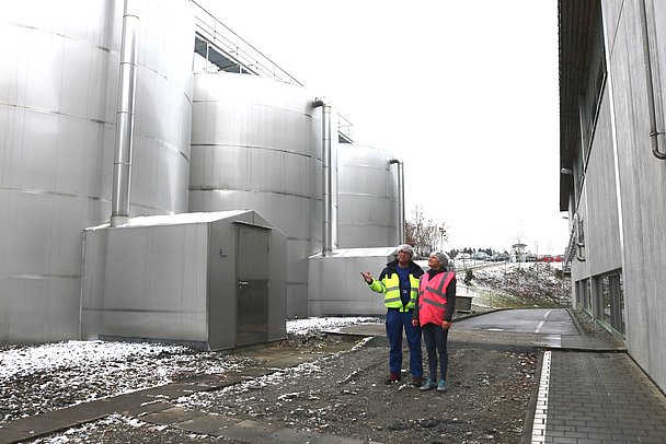 Große Wassertanks bei Mineralbrunnen Krumbach