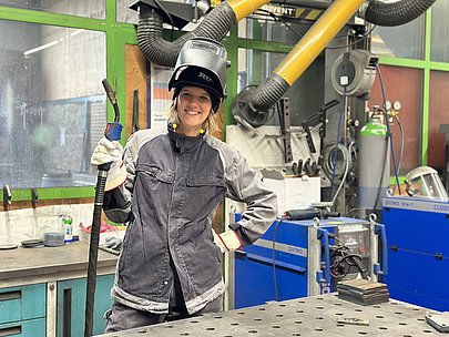 Pia als Industriemechanikerin bei RUF Maschinenbau