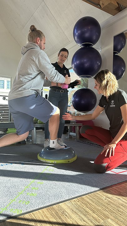 JobQuesterin Pia im Fitnessstudio von ProPhysio