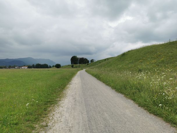 Schotterweg: Von Brunnen nach Waltenhofen