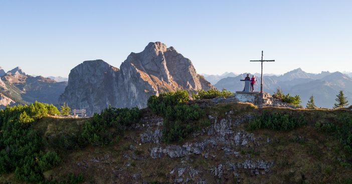 Wanderer auf den Gipfel des Breitenbergs