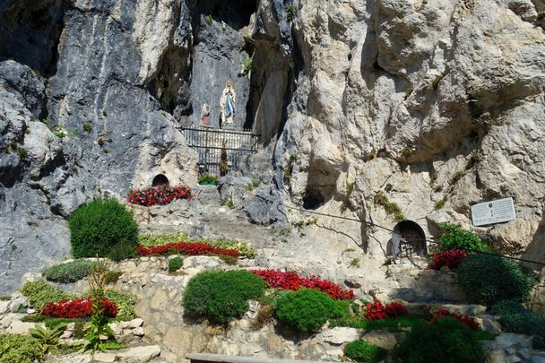 Mariengrotte unterhalb der Burgruine Falkenstein