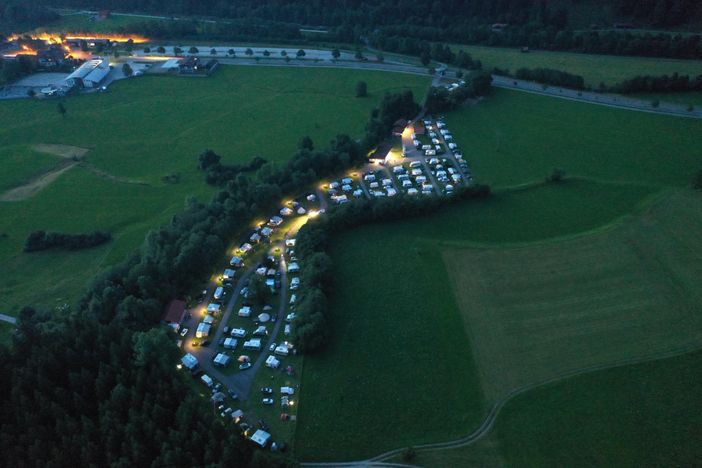 Camping Pfronten bei Dämmerung