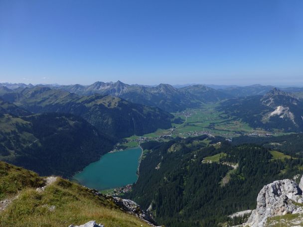 Ausblick am Gipfel der Roten Flüh