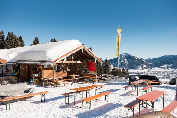 Urige Hütte mit Sofas - Hochbichl