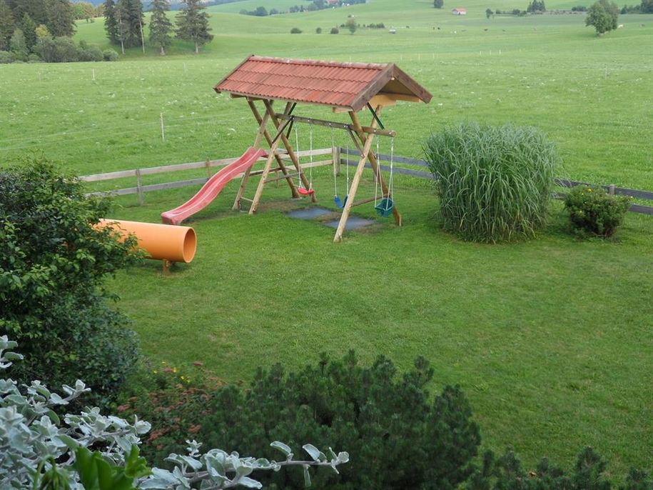 Hofeigener Spielplatz für unsere kleinen Gäste