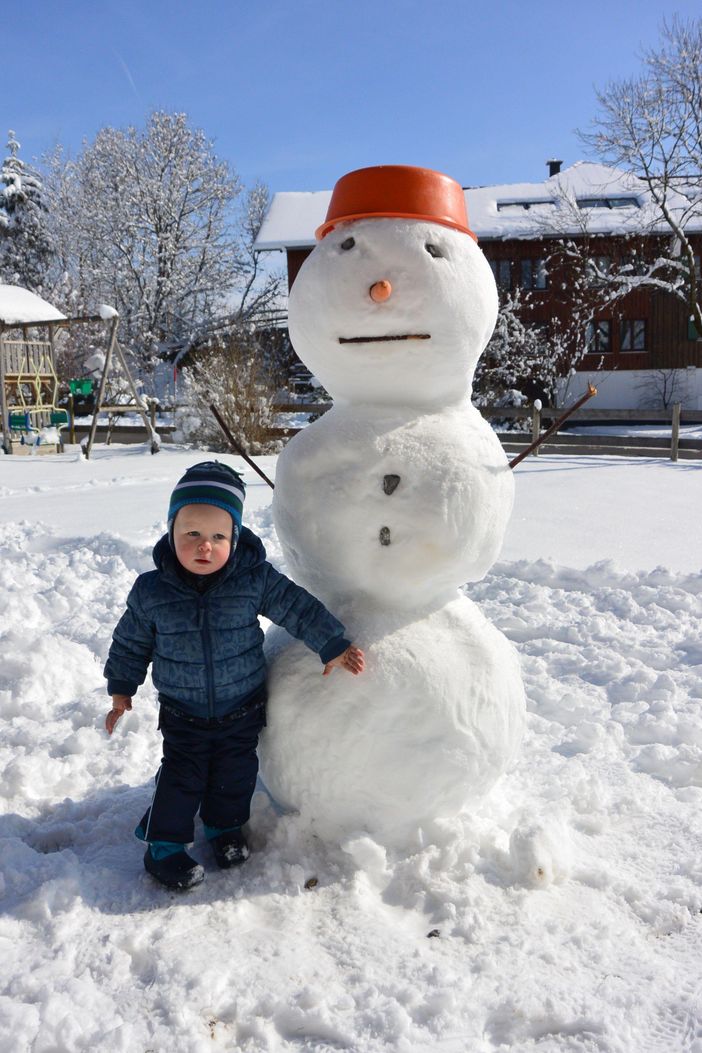 Schneemann bauen macht Spaß