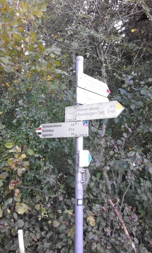 Beschilderung kurz vor der Brücke zur Reichenbachklamm