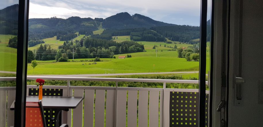 Blick vom Balkon zur Alpspitze