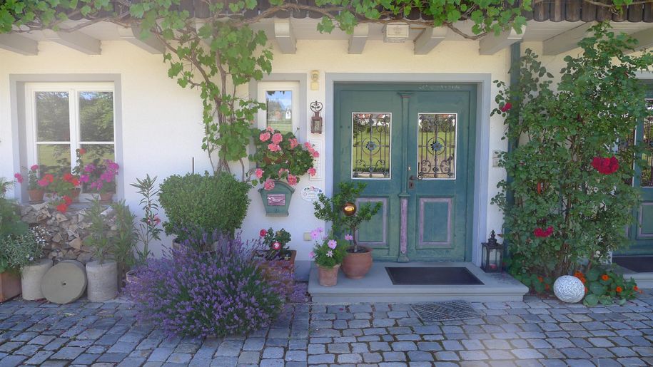 Haustür im Sommer