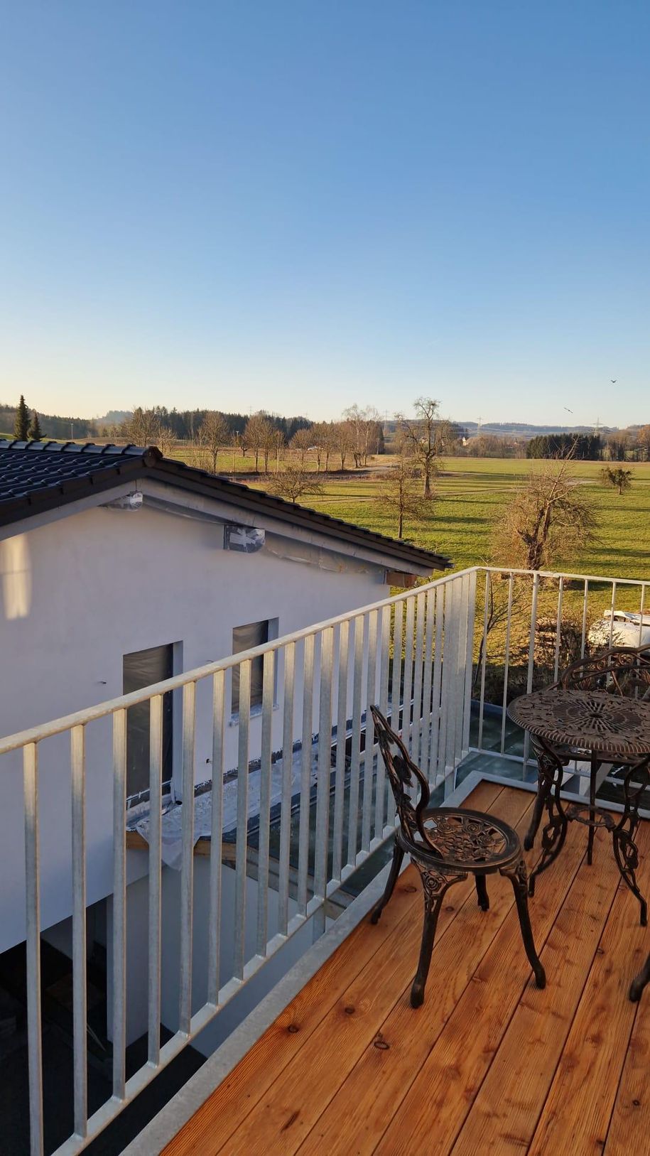 Balkon mit Landblick