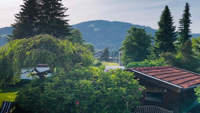 Blick auf den Edelsberg vom Balkon