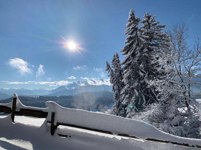 Weg zu den Ruinen im Winter