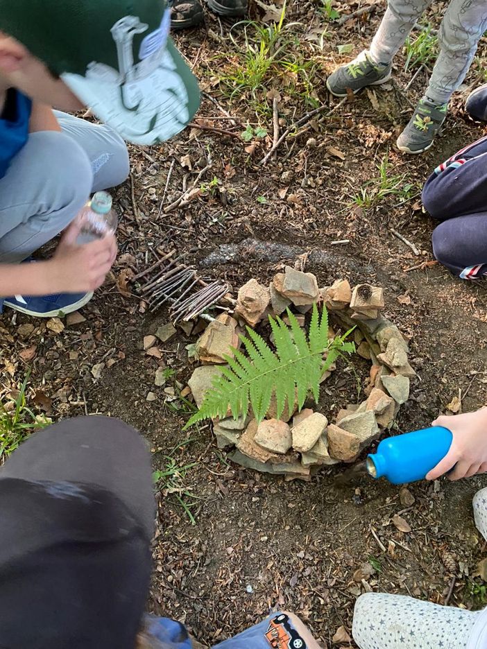 Sagenerzählung im Wald