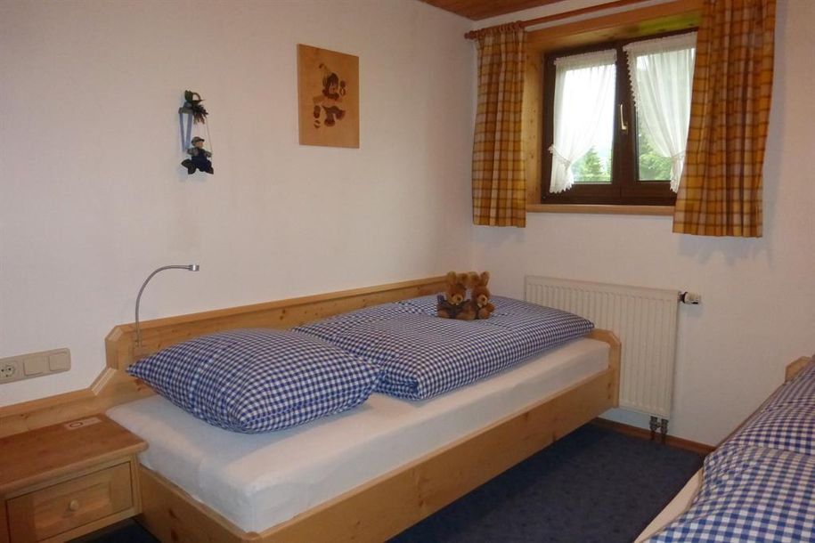 Schlafzimmer 2 "Edelweiß"