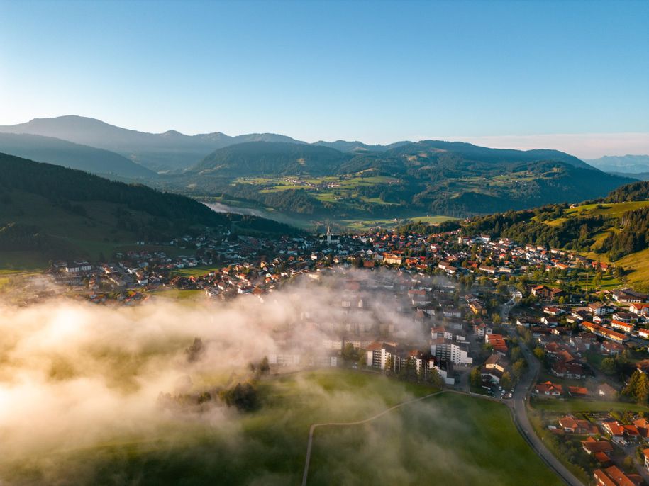 Landschaftsaufnahme_im_Herbst_mit_Blick_auf_Oberst