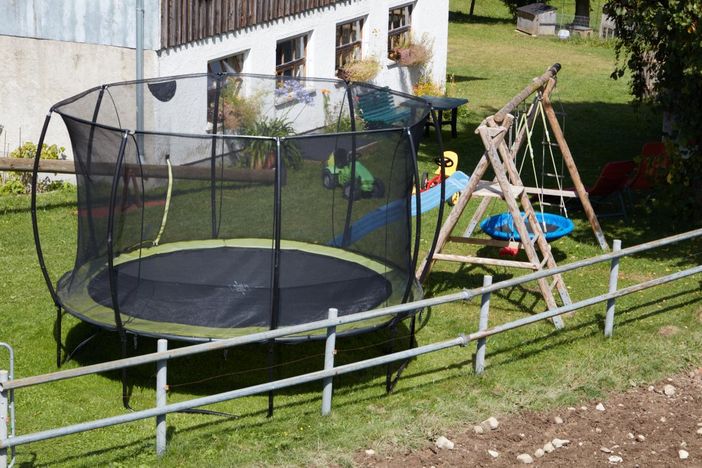 Bei uns im Garten - viel Platz für Ihre Kinder zum Spielen und Toben