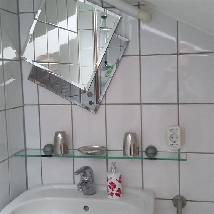 Kleine Wohnung: Badezimmer, Waschbecken