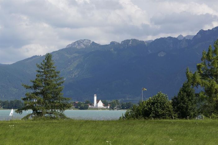 Kirche Waltenhofen mit Forggensee