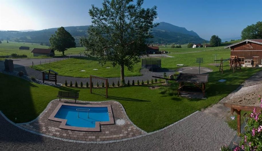 Aussicht vom Balkon, auf den Berg Grünten