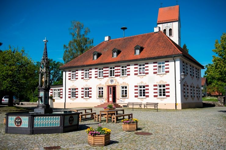 Dorfplatz Eglofs mit dem Dorfbrunnen