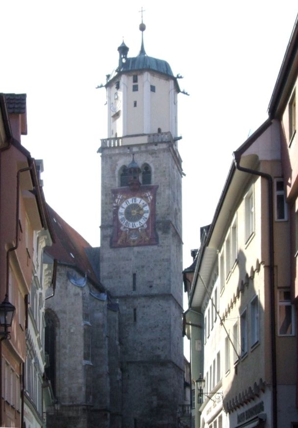 Der Blick auf den Turm von St. Martin in Memmingen.