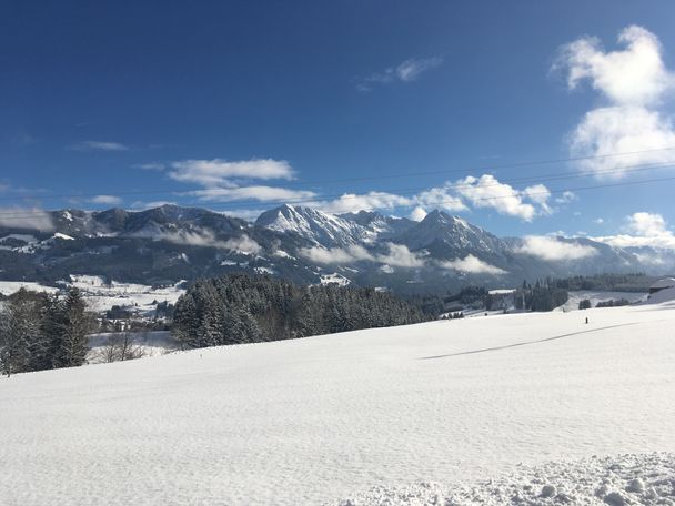 Verschneite Allgäuer Berglandschaft