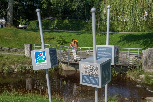 Trilogieplatz an der Themeninsel im Stadtpark