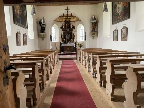 Altar und Chorraum der Kapelle