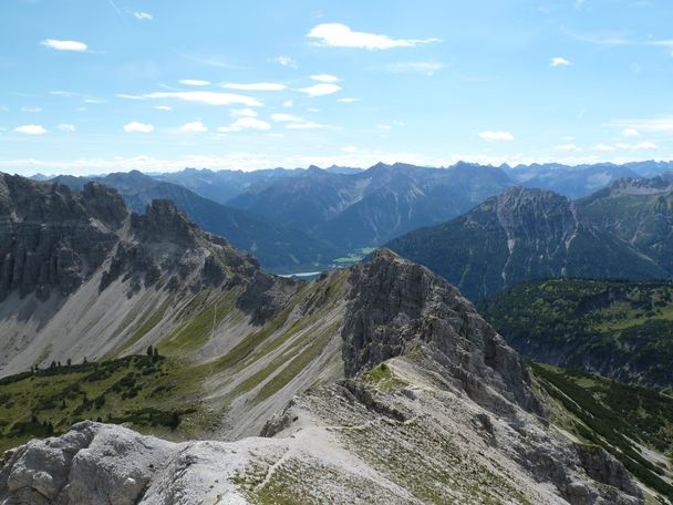 Ausblick am Gipfel der Lachenspitze