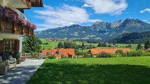 Haus Alpenblick - Südterrasse Liegewiese