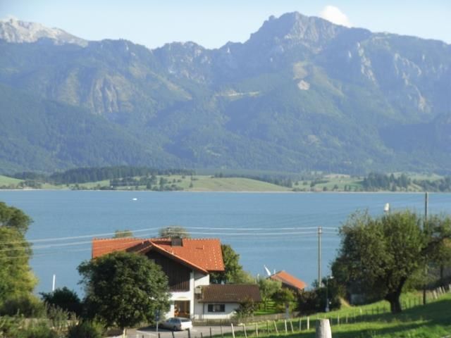 Das Haus vor einer malerischen Alpenkulisse