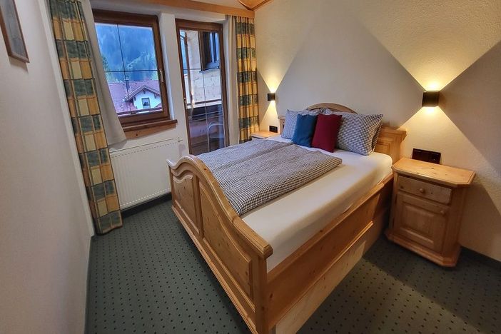 Schlafzimmer grün Ferienwohnung Tanne