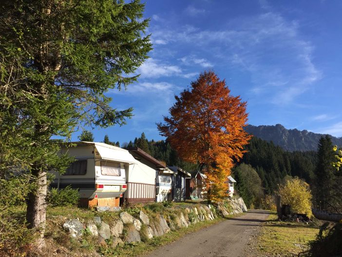 Direkter Start am Campingplatz zur herbstlichen Wanderung