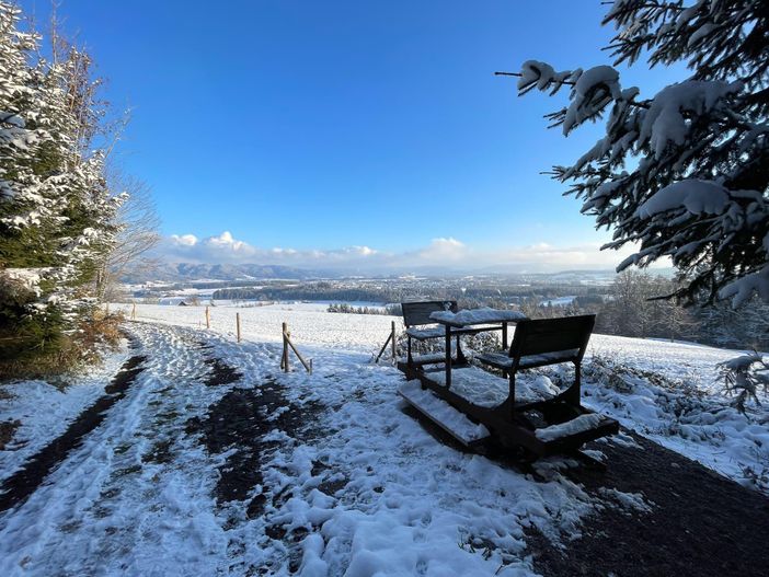 Blick über den Berg nach Isny im Allgäu