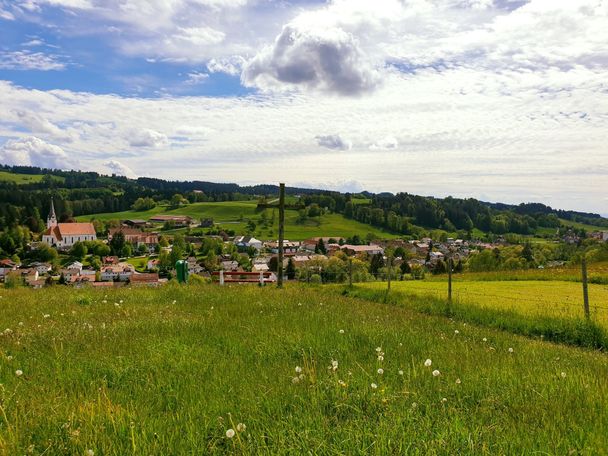 Blick auf die Kirche von Heimenkirch