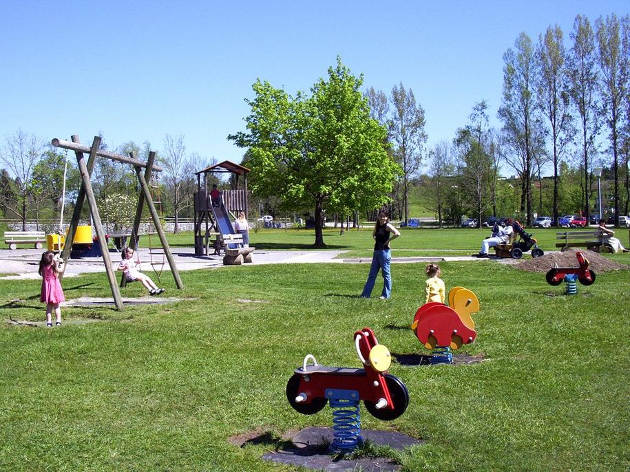 Spielplatz am nahegelegenen Weissensee