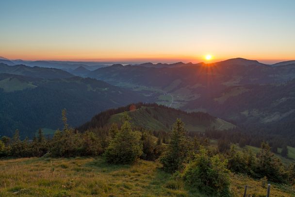 Sonnenuntergang über Balderschwang vom Riedberger Horn