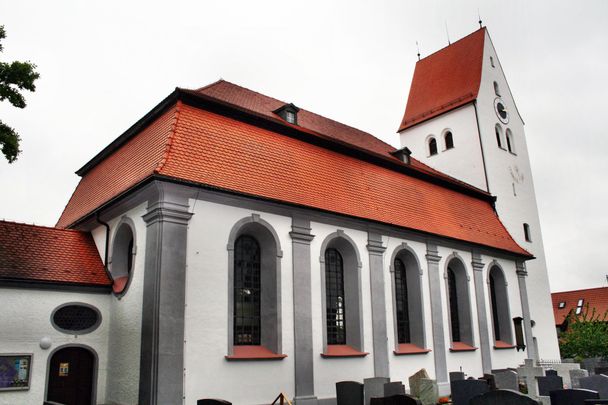 Die St. Martinskirche in Steinheim bei Memmingen.