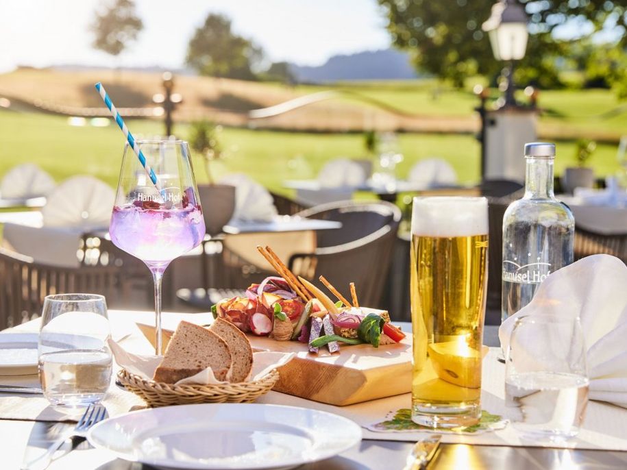 hanuselhof_terrasse_brotzeit