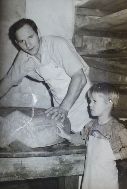 Senner Franz Hartmann mit seinem Sohn - 1964