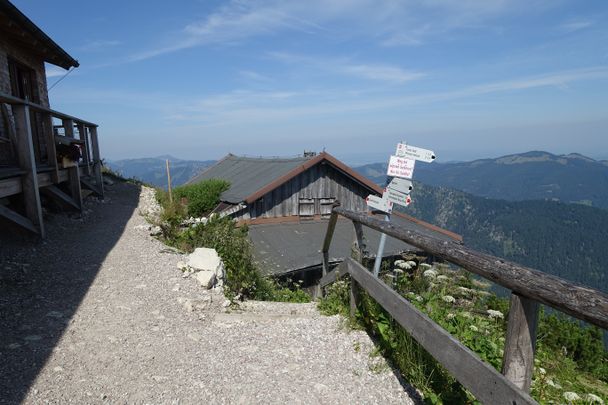 Abzweig des Wanderweges zur Fallmühle an der Ostlerhütte