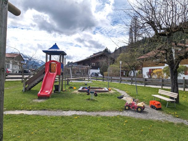 Rutsche auf dem Spielplatz in Fischen-Langenwang