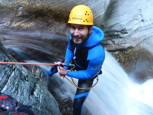 Abseilen beim Canyoning mit MAP-Erlebnis