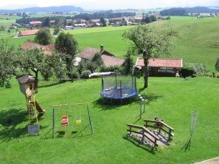 Blick aus Fewo mit Spielplatz