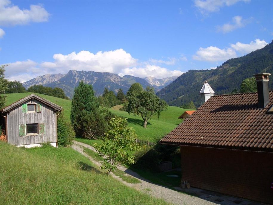 Blick nach Osten, Ferienhaus rechts