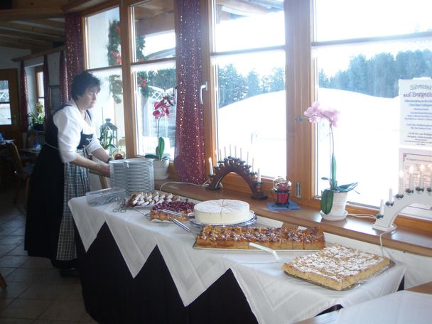 Leckere Kuchenauswahl im Berghof Schwarzenberg