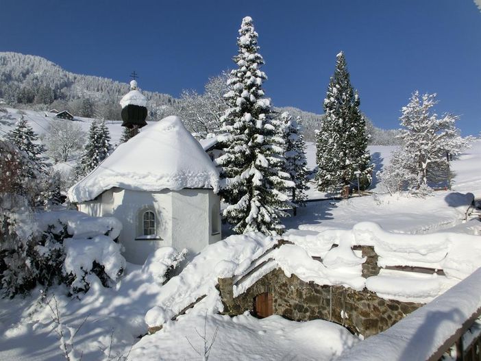 Blick auf die Kapelle von unserer Terrasse