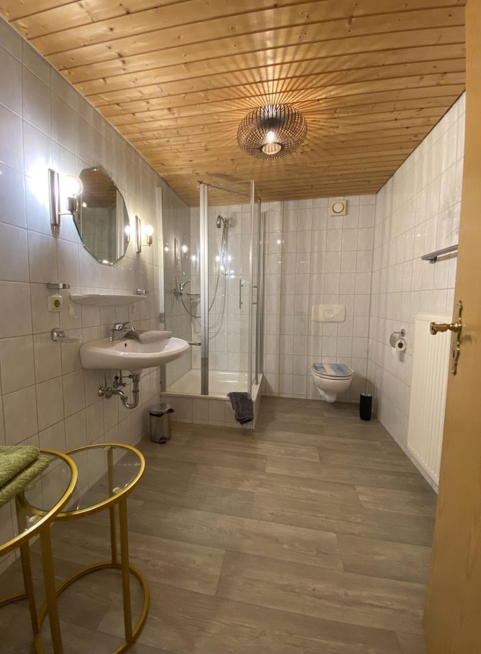 Badezimmer Doppelzimmer mit Balkon