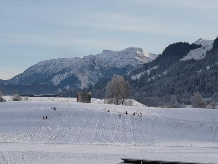 Blick auf die Rodelbahn vom Schlafzimmerfenster